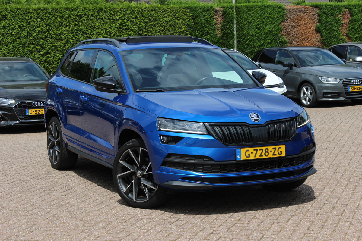 Škoda Karoq 2.0 TSI 4x4 Sportline Business / NL Auto! / Trekhaak / Panoramadak / Camera / CarPlay / Keyless / 19'' / DAB / Cruise Control