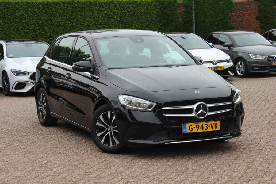 Mercedes-Benz B-Klasse 180 Business Solution / Camera / CarPlay / Half leder / 16'' / Cruise Control