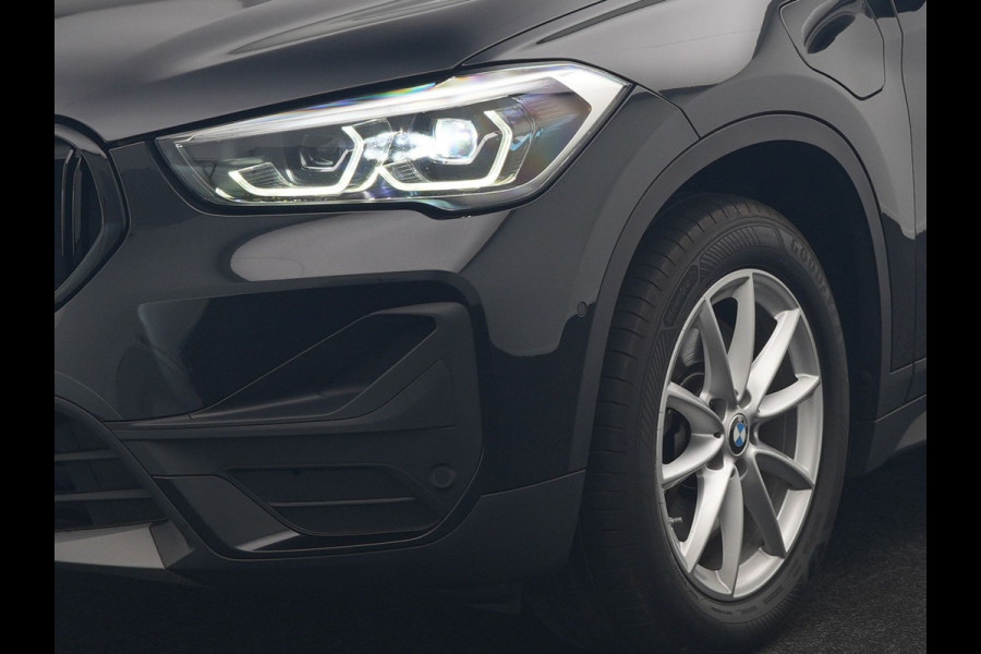 BMW X1 xDrive25e Advantage PHEV 221pk Dealer O.H. | Head Up | Lederen Comfortzetels Verwarmd | Camera | Cruise Control | Park Asssist | Navigatie | DAB | M Sportstuur | Plug In Hybrid |