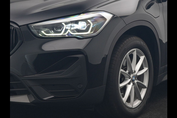 BMW X1 xDrive25e Advantage PHEV 221pk Dealer O.H. | Head Up | Lederen Comfortzetels Verwarmd | Camera | Cruise Control | Park Asssist | Navigatie | DAB | M Sportstuur | Plug In Hybrid |