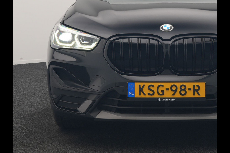 BMW X1 xDrive25e Advantage PHEV 221pk Dealer O.H. | Head Up | Lederen Comfortzetels Verwarmd | Camera | Cruise Control | Park Asssist | Navigatie | DAB | M Sportstuur | Plug In Hybrid |