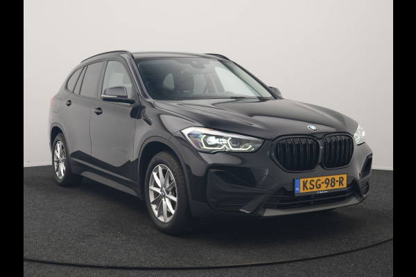 BMW X1 xDrive25e Advantage PHEV 221pk Dealer O.H. | Head Up | Lederen Comfortzetels Verwarmd | Camera | Cruise Control | Park Asssist | Navigatie | DAB | M Sportstuur | Plug In Hybrid |