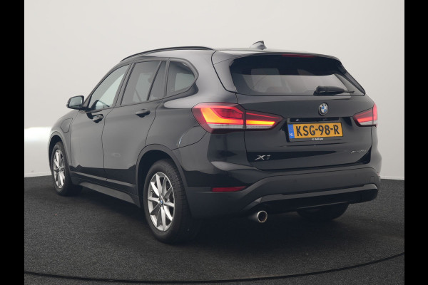 BMW X1 xDrive25e Advantage PHEV 221pk Dealer O.H. | Head Up | Lederen Comfortzetels Verwarmd | Camera | Cruise Control | Park Asssist | Navigatie | DAB | M Sportstuur | Plug In Hybrid |