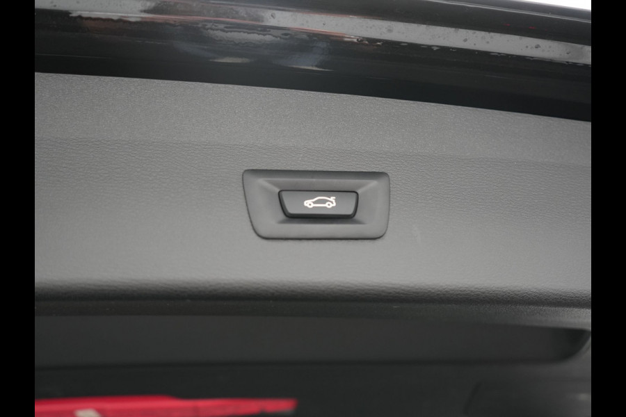 BMW X1 xDrive25e Advantage PHEV 221pk Dealer O.H. | Head Up | Lederen Comfortzetels Verwarmd | Camera | Cruise Control | Park Asssist | Navigatie | DAB | M Sportstuur | Plug In Hybrid |