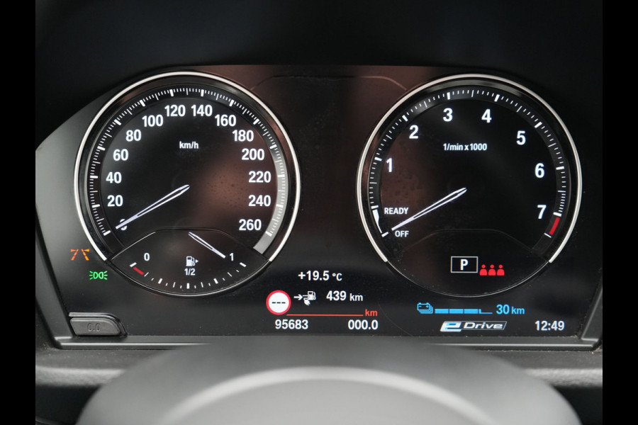 BMW X1 xDrive25e Advantage PHEV 221pk Dealer O.H. | Head Up | Lederen Comfortzetels Verwarmd | Camera | Cruise Control | Park Asssist | Navigatie | DAB | M Sportstuur | Plug In Hybrid |