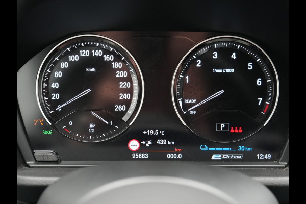 BMW X1 xDrive25e Advantage PHEV 221pk Dealer O.H. | Head Up | Lederen Comfortzetels Verwarmd | Camera | Cruise Control | Park Asssist | Navigatie | DAB | M Sportstuur | Plug In Hybrid |