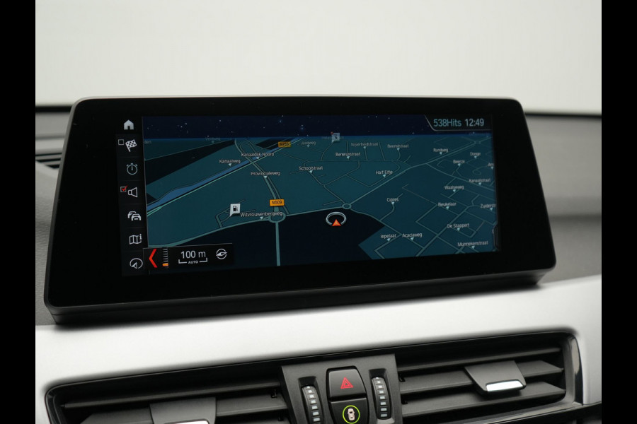 BMW X1 xDrive25e Advantage PHEV 221pk Dealer O.H. | Head Up | Lederen Comfortzetels Verwarmd | Camera | Cruise Control | Park Asssist | Navigatie | DAB | M Sportstuur | Plug In Hybrid |