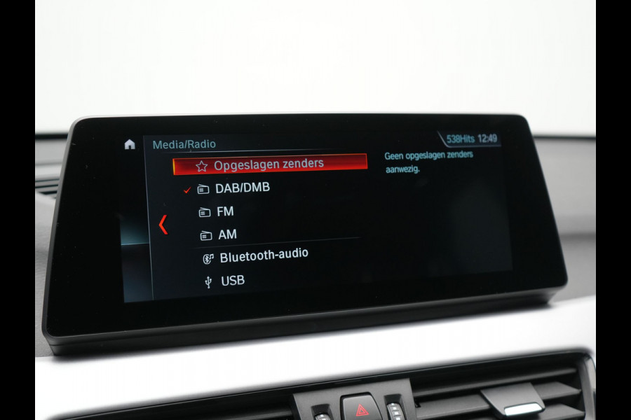 BMW X1 xDrive25e Advantage PHEV 221pk Dealer O.H. | Head Up | Lederen Comfortzetels Verwarmd | Camera | Cruise Control | Park Asssist | Navigatie | DAB | M Sportstuur | Plug In Hybrid |