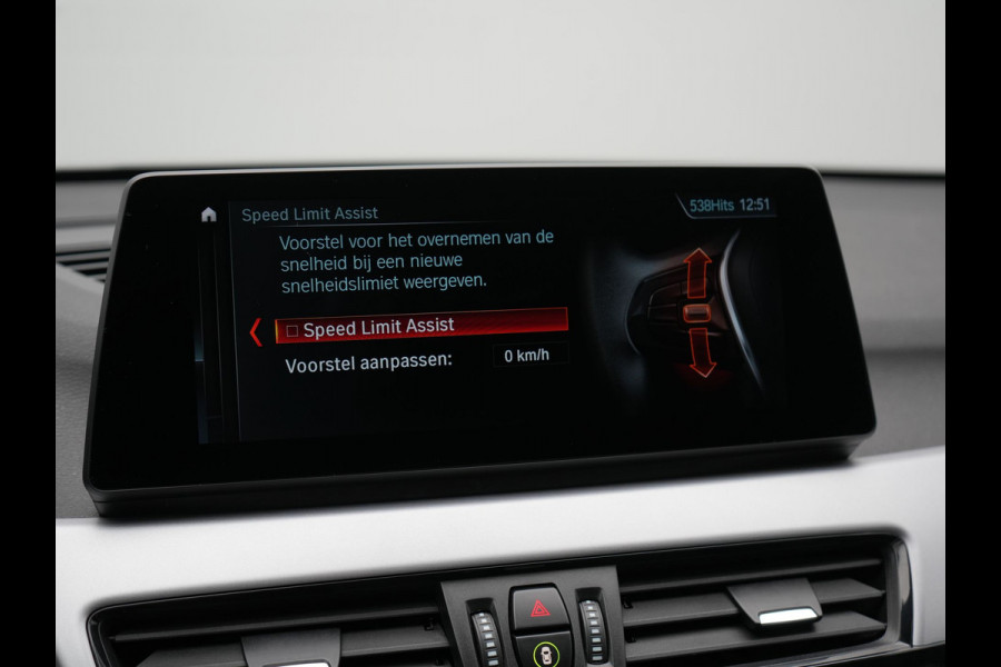 BMW X1 xDrive25e Advantage PHEV 221pk Dealer O.H. | Head Up | Lederen Comfortzetels Verwarmd | Camera | Cruise Control | Park Asssist | Navigatie | DAB | M Sportstuur | Plug In Hybrid |