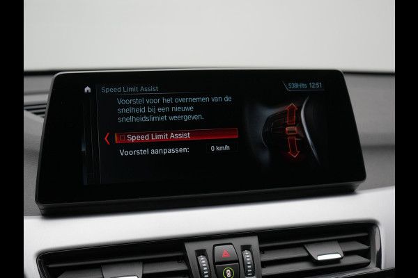 BMW X1 xDrive25e Advantage PHEV 221pk Dealer O.H. | Head Up | Lederen Comfortzetels Verwarmd | Camera | Cruise Control | Park Asssist | Navigatie | DAB | M Sportstuur | Plug In Hybrid |