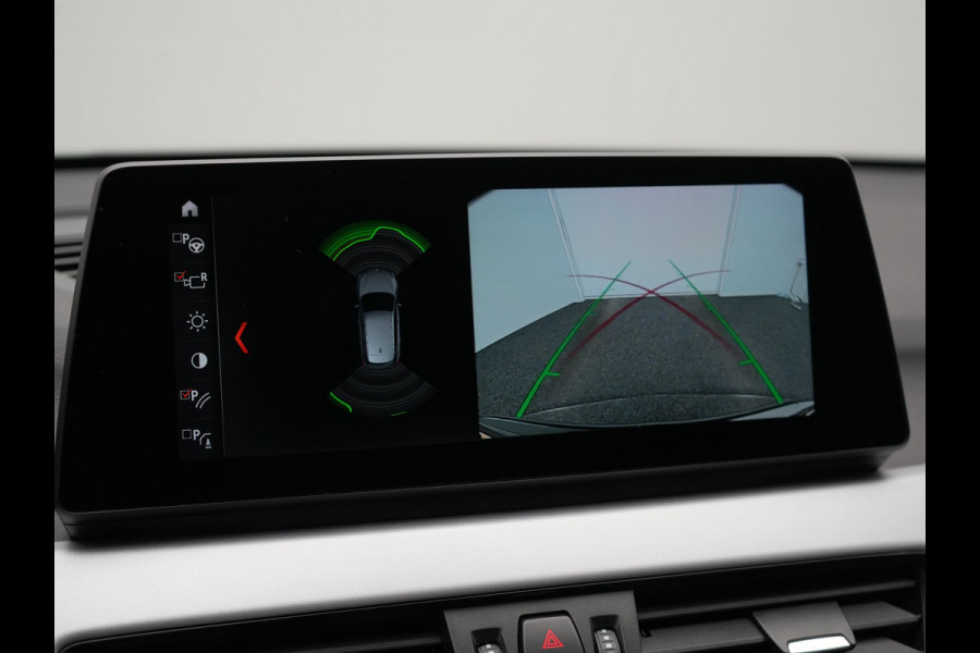BMW X1 xDrive25e Advantage PHEV 221pk Dealer O.H. | Head Up | Lederen Comfortzetels Verwarmd | Camera | Cruise Control | Park Asssist | Navigatie | DAB | M Sportstuur | Plug In Hybrid |