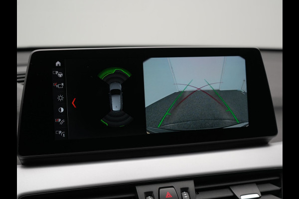 BMW X1 xDrive25e Advantage PHEV 221pk Dealer O.H. | Head Up | Lederen Comfortzetels Verwarmd | Camera | Cruise Control | Park Asssist | Navigatie | DAB | M Sportstuur | Plug In Hybrid |