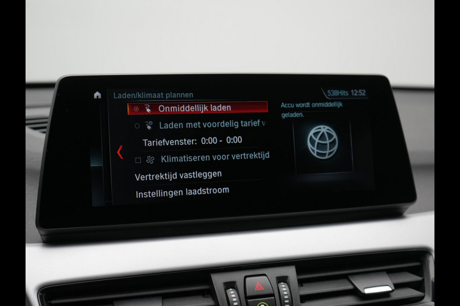 BMW X1 xDrive25e Advantage PHEV 221pk Dealer O.H. | Head Up | Lederen Comfortzetels Verwarmd | Camera | Cruise Control | Park Asssist | Navigatie | DAB | M Sportstuur | Plug In Hybrid |