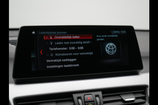 BMW X1 xDrive25e Advantage PHEV 221pk Dealer O.H. | Head Up | Lederen Comfortzetels Verwarmd | Camera | Cruise Control | Park Asssist | Navigatie | DAB | M Sportstuur | Plug In Hybrid |