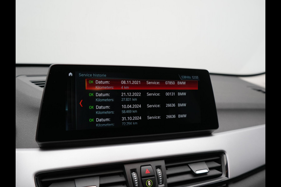 BMW X1 xDrive25e Advantage PHEV 221pk Dealer O.H. | Head Up | Lederen Comfortzetels Verwarmd | Camera | Cruise Control | Park Asssist | Navigatie | DAB | M Sportstuur | Plug In Hybrid |