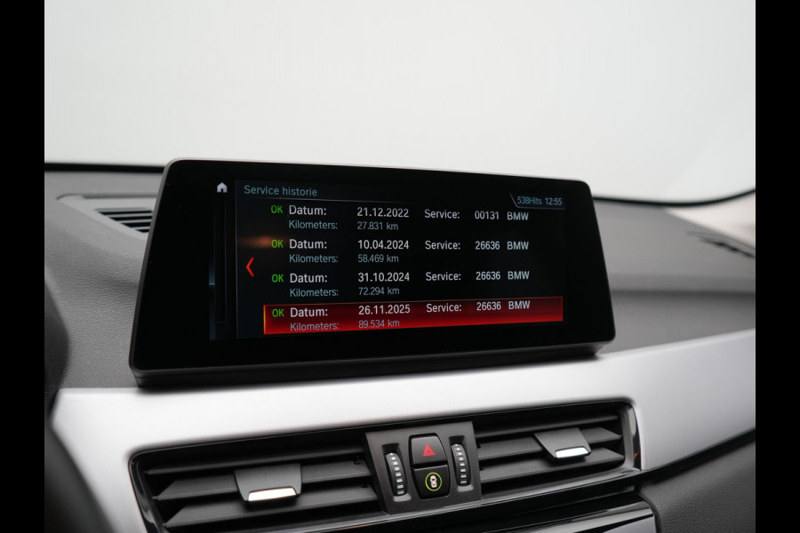 BMW X1 xDrive25e Advantage PHEV 221pk Dealer O.H. | Head Up | Lederen Comfortzetels Verwarmd | Camera | Cruise Control | Park Asssist | Navigatie | DAB | M Sportstuur | Plug In Hybrid |