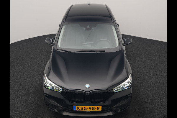 BMW X1 xDrive25e Advantage PHEV 221pk Dealer O.H. | Head Up | Lederen Comfortzetels Verwarmd | Camera | Cruise Control | Park Asssist | Navigatie | DAB | M Sportstuur | Plug In Hybrid |