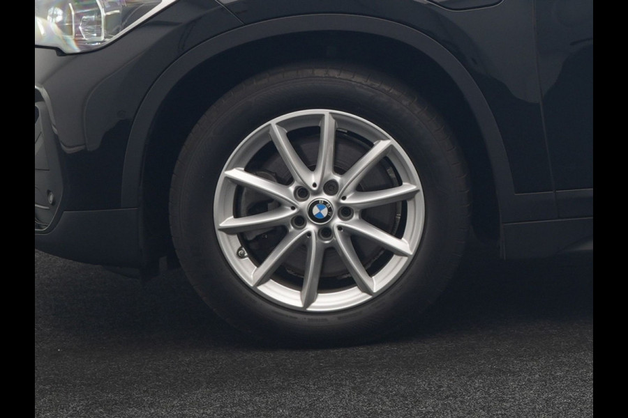 BMW X1 xDrive25e Advantage PHEV 221pk Dealer O.H. | Head Up | Lederen Comfortzetels Verwarmd | Camera | Cruise Control | Park Asssist | Navigatie | DAB | M Sportstuur | Plug In Hybrid |