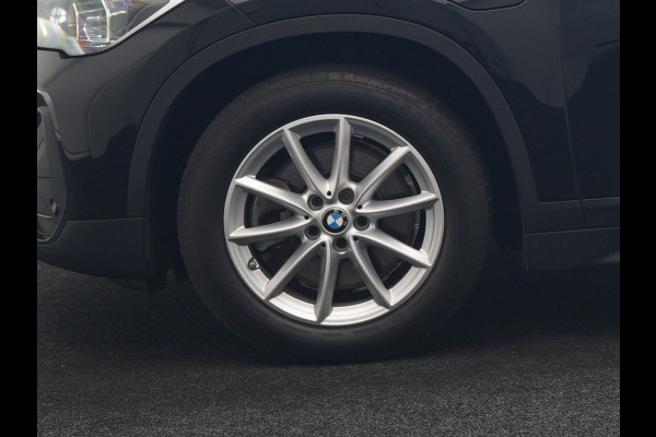 BMW X1 xDrive25e Advantage PHEV 221pk Dealer O.H. | Head Up | Lederen Comfortzetels Verwarmd | Camera | Cruise Control | Park Asssist | Navigatie | DAB | M Sportstuur | Plug In Hybrid |