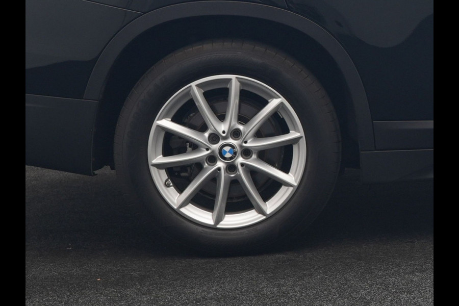 BMW X1 xDrive25e Advantage PHEV 221pk Dealer O.H. | Head Up | Lederen Comfortzetels Verwarmd | Camera | Cruise Control | Park Asssist | Navigatie | DAB | M Sportstuur | Plug In Hybrid |