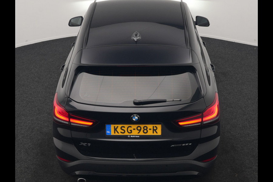 BMW X1 xDrive25e Advantage PHEV 221pk Dealer O.H. | Head Up | Lederen Comfortzetels Verwarmd | Camera | Cruise Control | Park Asssist | Navigatie | DAB | M Sportstuur | Plug In Hybrid |