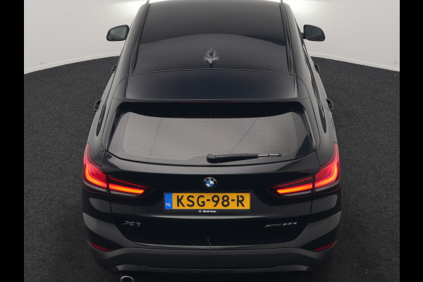 BMW X1 xDrive25e Advantage PHEV 221pk Dealer O.H. | Head Up | Lederen Comfortzetels Verwarmd | Camera | Cruise Control | Park Asssist | Navigatie | DAB | M Sportstuur | Plug In Hybrid |
