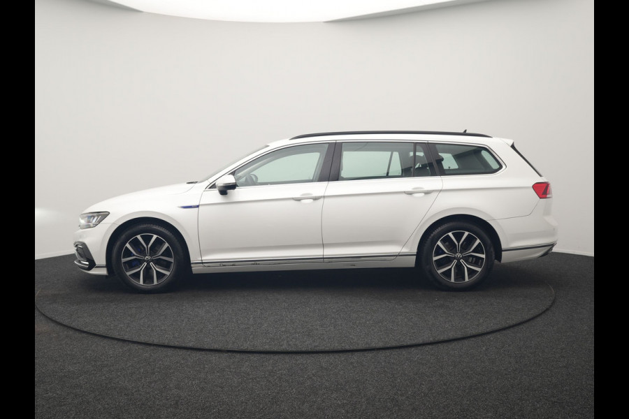 Volkswagen Passat Variant 1.4 TSI GTE Business PHEV 218pk Dealer O.H. | Adaptive Cruise | Camera | Voorstoelen Verwarmd | Apple Carplay | Navigatie | DAB | Park Assist | Draadloze Telefoonlader | IQ Drive | Plug In Hybrid |