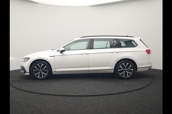 Volkswagen Passat Variant 1.4 TSI GTE Business PHEV 218pk Dealer O.H. | Adaptive Cruise | Camera | Voorstoelen Verwarmd | Apple Carplay | Navigatie | DAB | Park Assist | Draadloze Telefoonlader | IQ Drive | Plug In Hybrid |