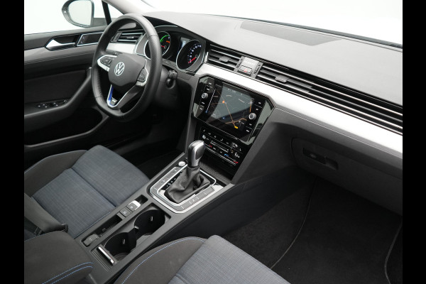 Volkswagen Passat Variant 1.4 TSI GTE Business PHEV 218pk Dealer O.H. | Adaptive Cruise | Camera | Voorstoelen Verwarmd | Apple Carplay | Navigatie | DAB | Park Assist | Draadloze Telefoonlader | IQ Drive | Plug In Hybrid |