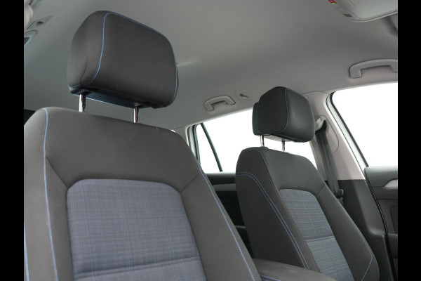 Volkswagen Passat Variant 1.4 TSI GTE Business PHEV 218pk Dealer O.H. | Adaptive Cruise | Camera | Voorstoelen Verwarmd | Apple Carplay | Navigatie | DAB | Park Assist | Draadloze Telefoonlader | IQ Drive | Plug In Hybrid |