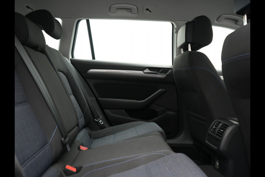 Volkswagen Passat Variant 1.4 TSI GTE Business PHEV 218pk Dealer O.H. | Adaptive Cruise | Camera | Voorstoelen Verwarmd | Apple Carplay | Navigatie | DAB | Park Assist | Draadloze Telefoonlader | IQ Drive | Plug In Hybrid |