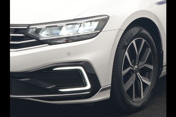 Volkswagen Passat Variant 1.4 TSI GTE Business PHEV 218pk Dealer O.H. | Adaptive Cruise | Camera | Voorstoelen Verwarmd | Apple Carplay | Navigatie | DAB | Park Assist | Draadloze Telefoonlader | IQ Drive | Plug In Hybrid |