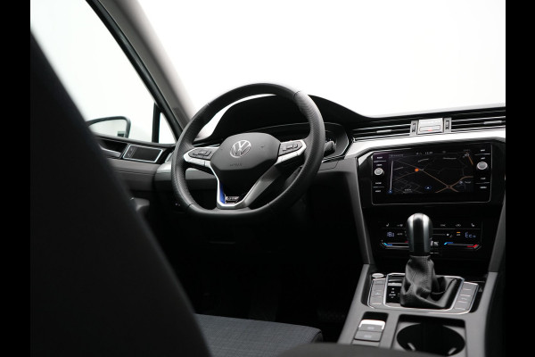 Volkswagen Passat Variant 1.4 TSI GTE Business PHEV 218pk Dealer O.H. | Adaptive Cruise | Camera | Voorstoelen Verwarmd | Apple Carplay | Navigatie | DAB | Park Assist | Draadloze Telefoonlader | IQ Drive | Plug In Hybrid |