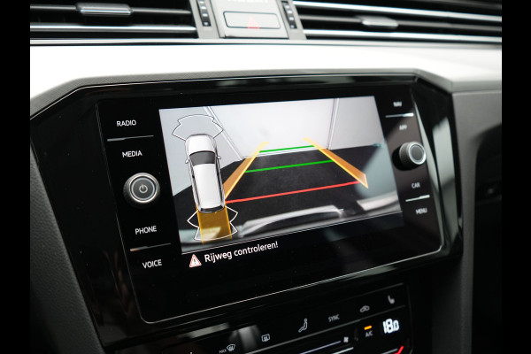 Volkswagen Passat Variant 1.4 TSI GTE Business PHEV 218pk Dealer O.H. | Adaptive Cruise | Camera | Voorstoelen Verwarmd | Apple Carplay | Navigatie | DAB | Park Assist | Draadloze Telefoonlader | IQ Drive | Plug In Hybrid |