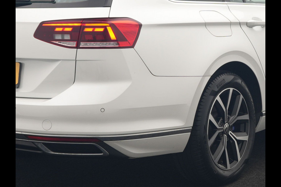 Volkswagen Passat Variant 1.4 TSI GTE Business PHEV 218pk Dealer O.H. | Adaptive Cruise | Camera | Voorstoelen Verwarmd | Apple Carplay | Navigatie | DAB | Park Assist | Draadloze Telefoonlader | IQ Drive | Plug In Hybrid |