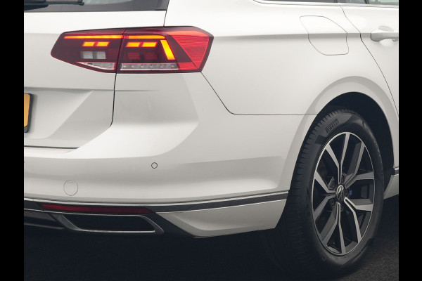 Volkswagen Passat Variant 1.4 TSI GTE Business PHEV 218pk Dealer O.H. | Adaptive Cruise | Camera | Voorstoelen Verwarmd | Apple Carplay | Navigatie | DAB | Park Assist | Draadloze Telefoonlader | IQ Drive | Plug In Hybrid |