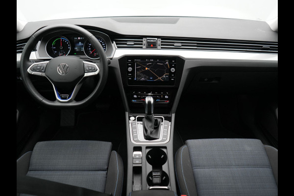 Volkswagen Passat Variant 1.4 TSI GTE Business PHEV 218pk Dealer O.H. | Adaptive Cruise | Camera | Voorstoelen Verwarmd | Apple Carplay | Navigatie | DAB | Park Assist | Draadloze Telefoonlader | IQ Drive | Plug In Hybrid |