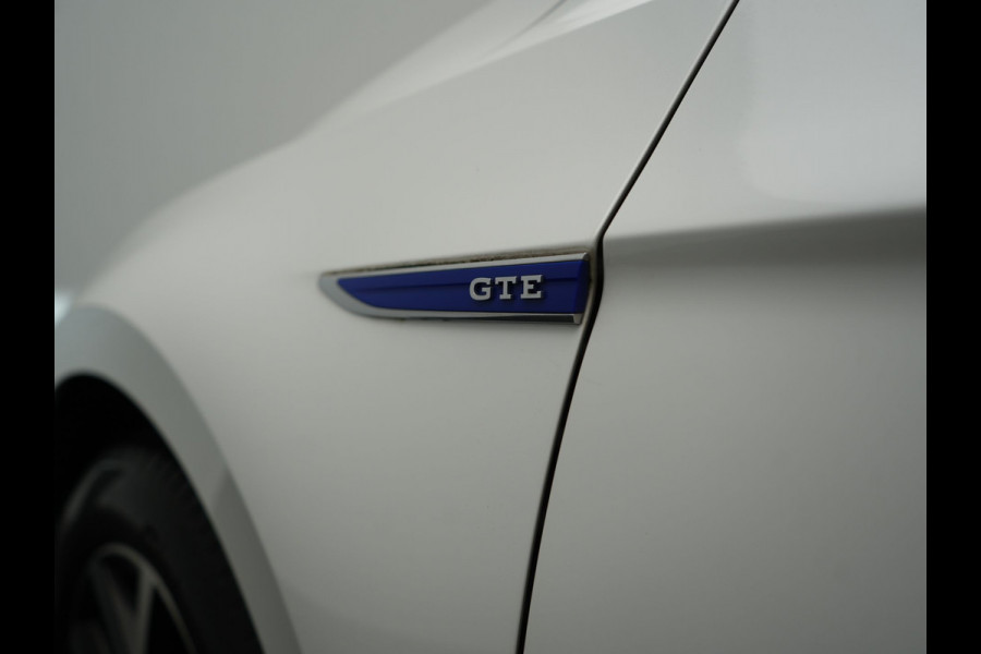 Volkswagen Passat Variant 1.4 TSI GTE Business PHEV 218pk Dealer O.H. | Adaptive Cruise | Camera | Voorstoelen Verwarmd | Apple Carplay | Navigatie | DAB | Park Assist | Draadloze Telefoonlader | IQ Drive | Plug In Hybrid |