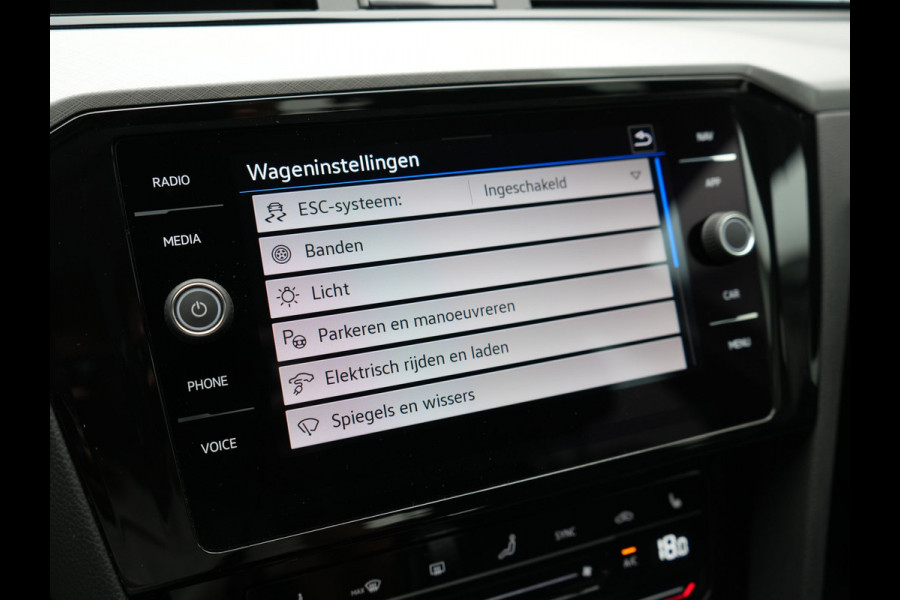 Volkswagen Passat Variant 1.4 TSI GTE Business PHEV 218pk Dealer O.H. | Adaptive Cruise | Camera | Voorstoelen Verwarmd | Apple Carplay | Navigatie | DAB | Park Assist | Draadloze Telefoonlader | IQ Drive | Plug In Hybrid |