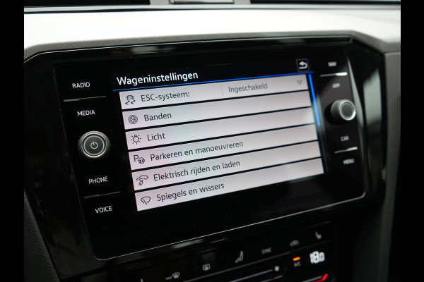 Volkswagen Passat Variant 1.4 TSI GTE Business PHEV 218pk Dealer O.H. | Adaptive Cruise | Camera | Voorstoelen Verwarmd | Apple Carplay | Navigatie | DAB | Park Assist | Draadloze Telefoonlader | IQ Drive | Plug In Hybrid |