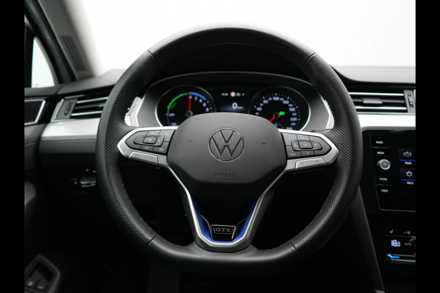 Volkswagen Passat Variant 1.4 TSI GTE Business PHEV 218pk Dealer O.H. | Adaptive Cruise | Camera | Voorstoelen Verwarmd | Apple Carplay | Navigatie | DAB | Park Assist | Draadloze Telefoonlader | IQ Drive | Plug In Hybrid |