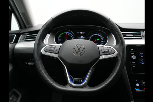 Volkswagen Passat Variant 1.4 TSI GTE Business PHEV 218pk Dealer O.H. | Adaptive Cruise | Camera | Voorstoelen Verwarmd | Apple Carplay | Navigatie | DAB | Park Assist | Draadloze Telefoonlader | IQ Drive | Plug In Hybrid |