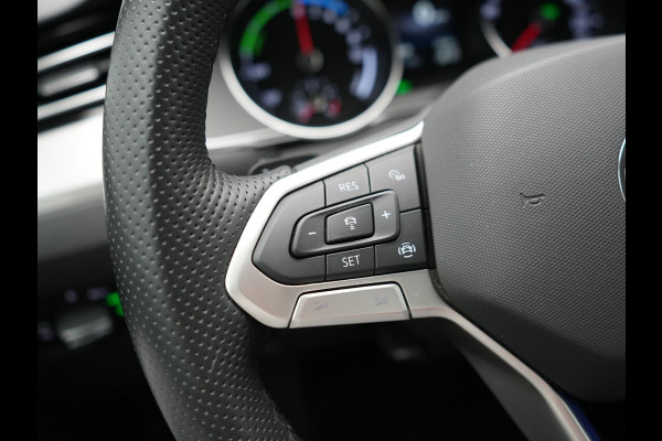 Volkswagen Passat Variant 1.4 TSI GTE Business PHEV 218pk Dealer O.H. | Adaptive Cruise | Camera | Voorstoelen Verwarmd | Apple Carplay | Navigatie | DAB | Park Assist | Draadloze Telefoonlader | IQ Drive | Plug In Hybrid |
