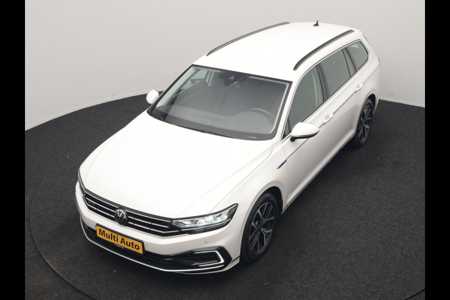 Volkswagen Passat Variant 1.4 TSI GTE Business PHEV 218pk Dealer O.H. | Adaptive Cruise | Camera | Voorstoelen Verwarmd | Apple Carplay | Navigatie | DAB | Park Assist | Draadloze Telefoonlader | IQ Drive | Plug In Hybrid |