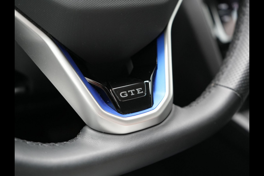 Volkswagen Passat Variant 1.4 TSI GTE Business PHEV 218pk Dealer O.H. | Adaptive Cruise | Camera | Voorstoelen Verwarmd | Apple Carplay | Navigatie | DAB | Park Assist | Draadloze Telefoonlader | IQ Drive | Plug In Hybrid |