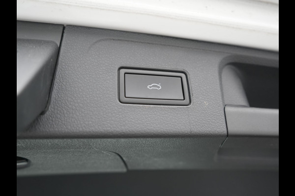 Volkswagen Passat Variant 1.4 TSI GTE Business PHEV 218pk Dealer O.H. | Adaptive Cruise | Camera | Voorstoelen Verwarmd | Apple Carplay | Navigatie | DAB | Park Assist | Draadloze Telefoonlader | IQ Drive | Plug In Hybrid |