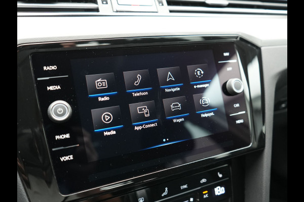 Volkswagen Passat Variant 1.4 TSI GTE Business PHEV 218pk Dealer O.H. | Adaptive Cruise | Camera | Voorstoelen Verwarmd | Apple Carplay | Navigatie | DAB | Park Assist | Draadloze Telefoonlader | IQ Drive | Plug In Hybrid |