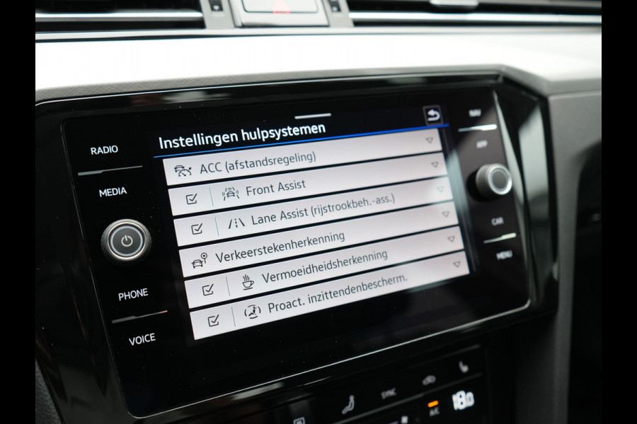 Volkswagen Passat Variant 1.4 TSI GTE Business PHEV 218pk Dealer O.H. | Adaptive Cruise | Camera | Voorstoelen Verwarmd | Apple Carplay | Navigatie | DAB | Park Assist | Draadloze Telefoonlader | IQ Drive | Plug In Hybrid |
