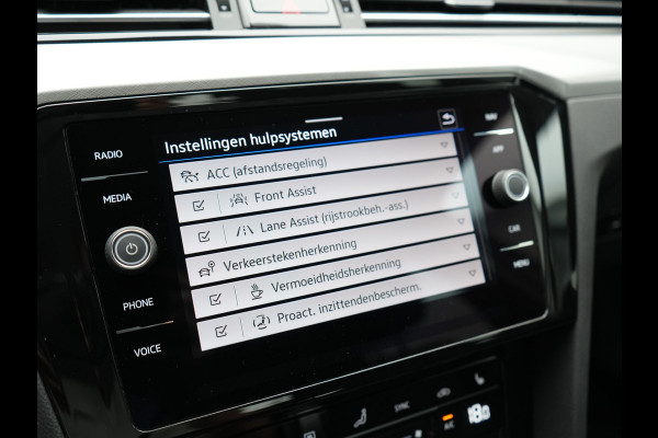 Volkswagen Passat Variant 1.4 TSI GTE Business PHEV 218pk Dealer O.H. | Adaptive Cruise | Camera | Voorstoelen Verwarmd | Apple Carplay | Navigatie | DAB | Park Assist | Draadloze Telefoonlader | IQ Drive | Plug In Hybrid |