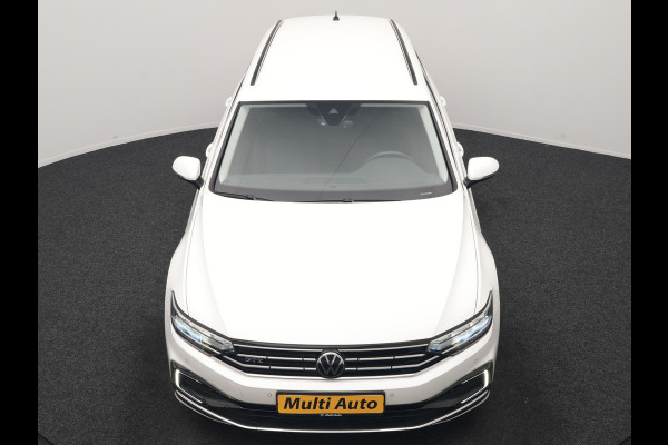 Volkswagen Passat Variant 1.4 TSI GTE Business PHEV 218pk Dealer O.H. | Adaptive Cruise | Camera | Voorstoelen Verwarmd | Apple Carplay | Navigatie | DAB | Park Assist | Draadloze Telefoonlader | IQ Drive | Plug In Hybrid |